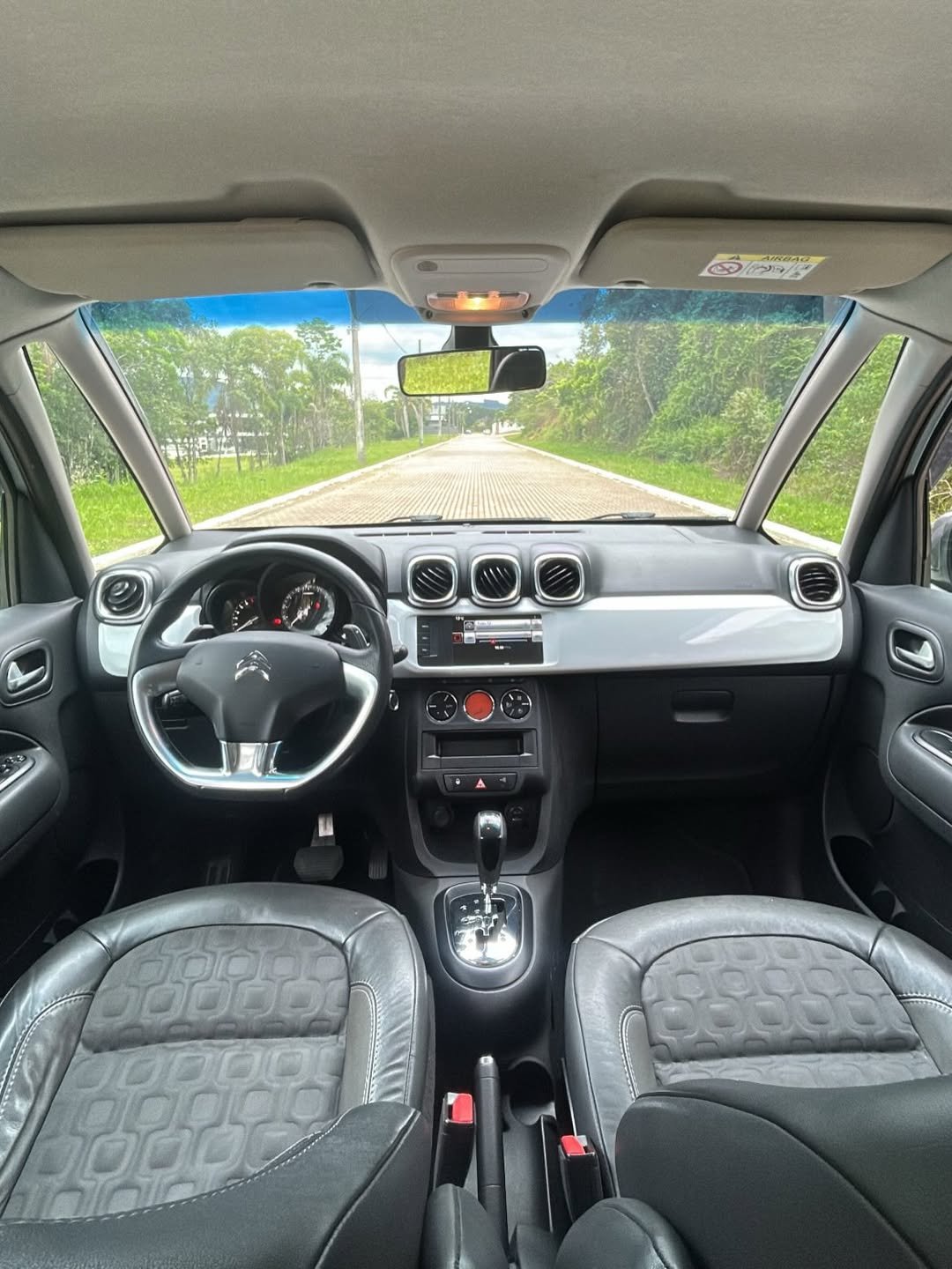 Air Cross Shine 1.6 Flex — conforto e espaço de sobra!Carro completíssimo, e com um design moder(1)